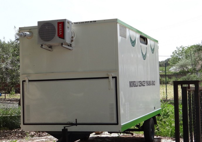 refrigerated morgue truck