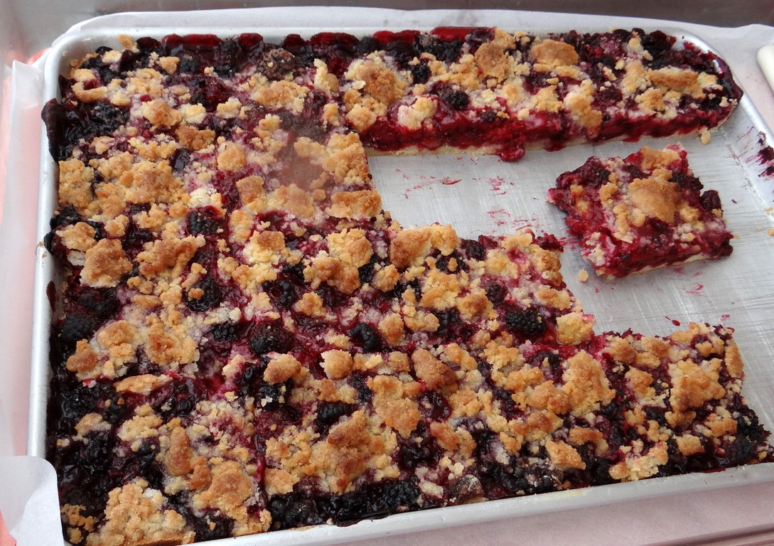 egg yolk crust and crumble topping -blkberry tort