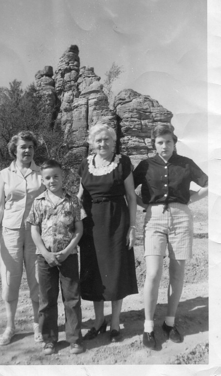 img022Lorraine, Bobby, their Grandma Cousineau, & Diane. (Copy)